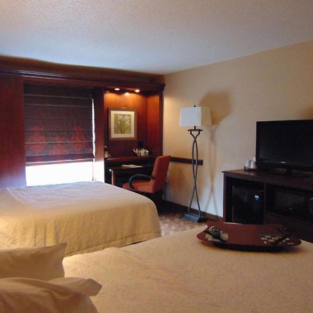 Hampton Inn & Suites Cleveland-Southeast-Стрийтсбъро Екстериор снимка