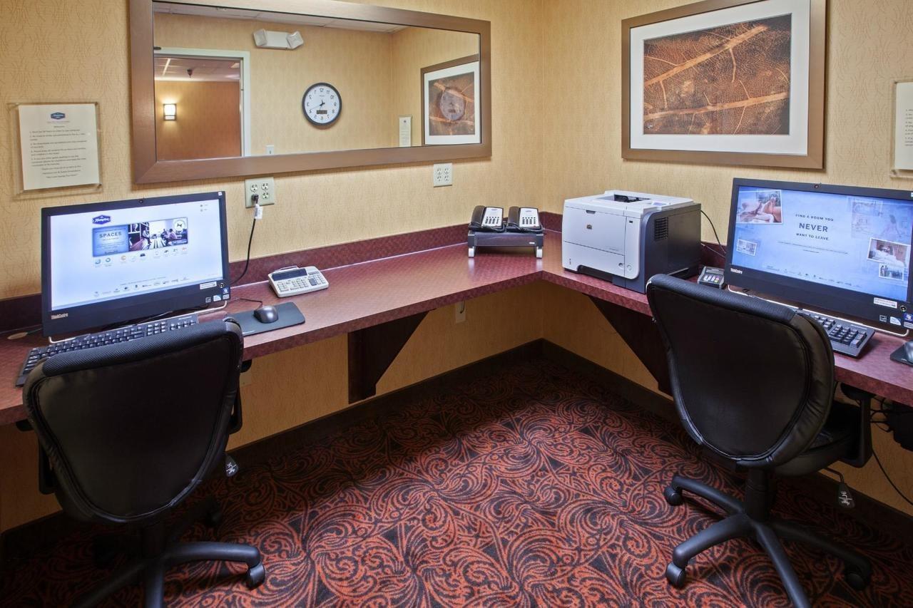 Hampton Inn & Suites Cleveland-Southeast-Стрийтсбъро Екстериор снимка