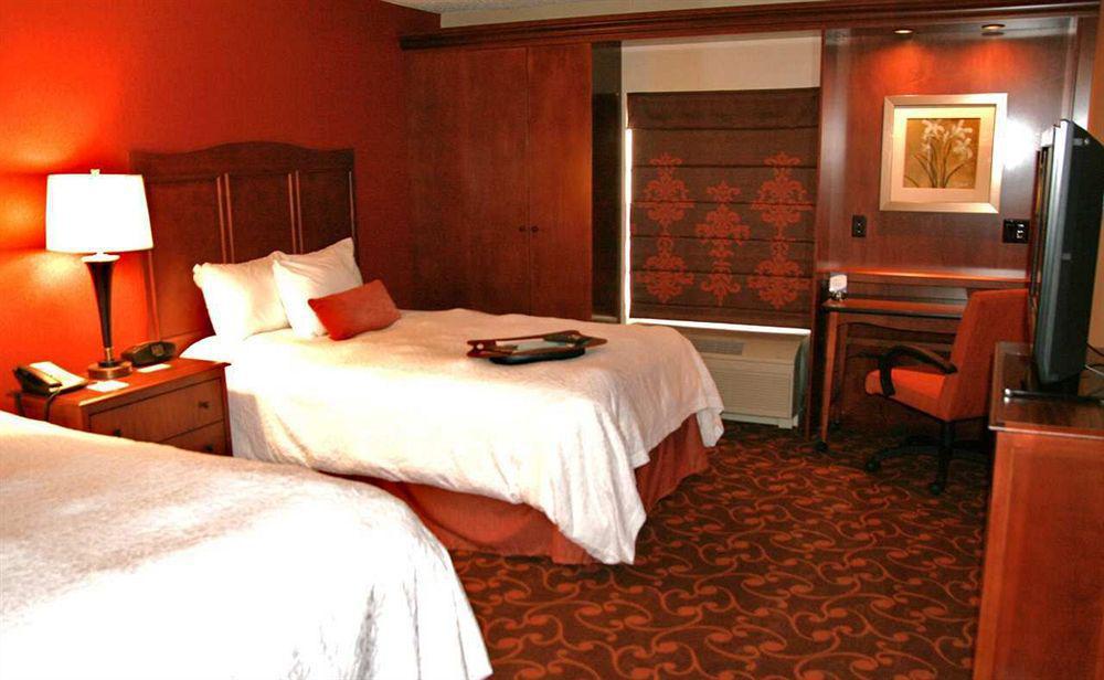 Hampton Inn & Suites Cleveland-Southeast-Стрийтсбъро Стая снимка