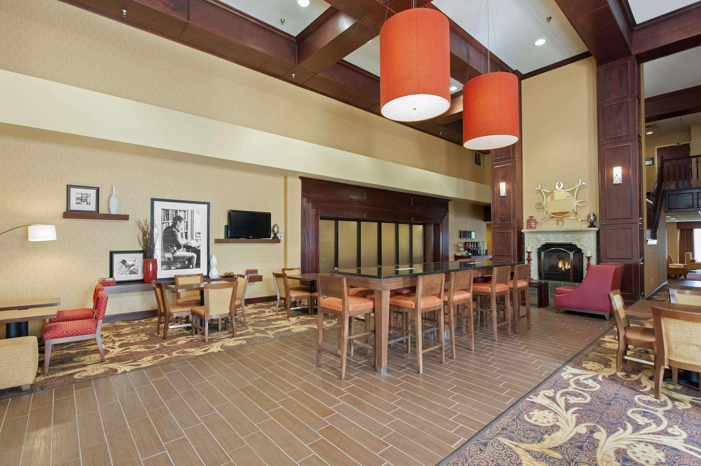 Hampton Inn & Suites Cleveland-Southeast-Стрийтсбъро Екстериор снимка