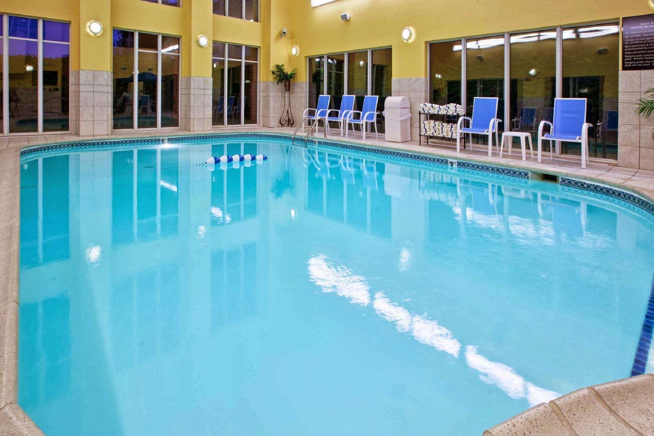 Hampton Inn & Suites Cleveland-Southeast-Стрийтсбъро Екстериор снимка