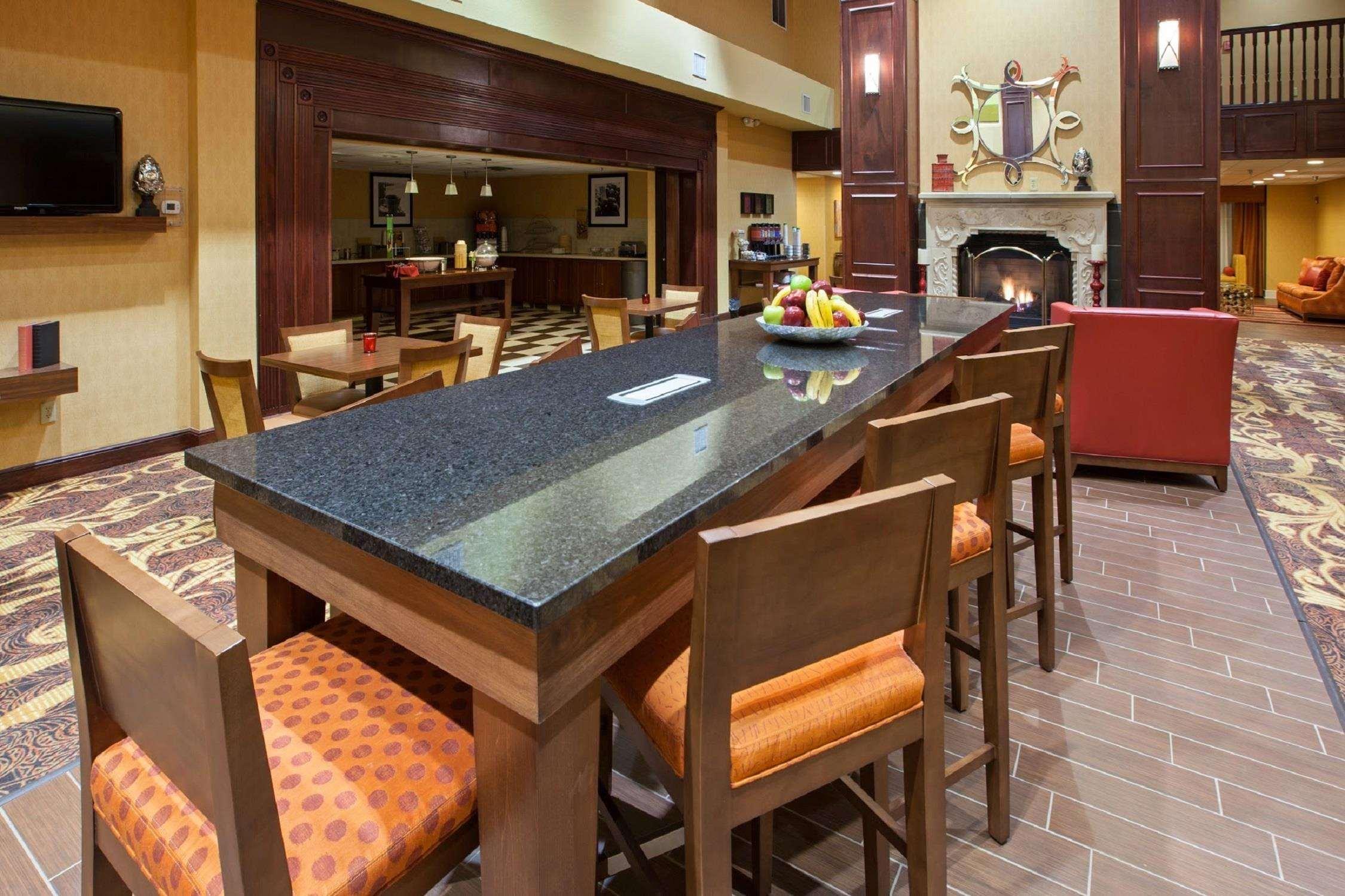 Hampton Inn & Suites Cleveland-Southeast-Стрийтсбъро Екстериор снимка
