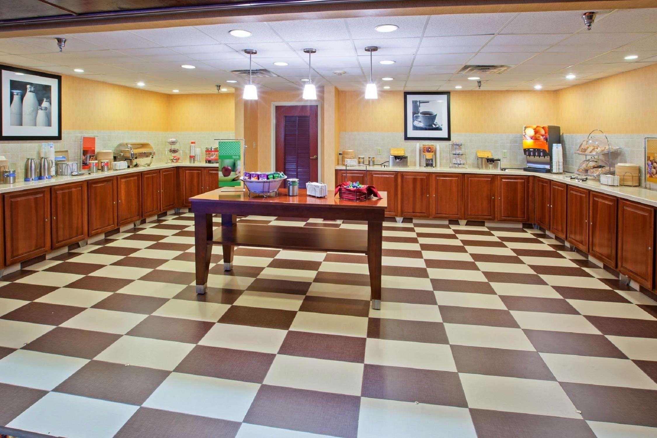 Hampton Inn & Suites Cleveland-Southeast-Стрийтсбъро Екстериор снимка