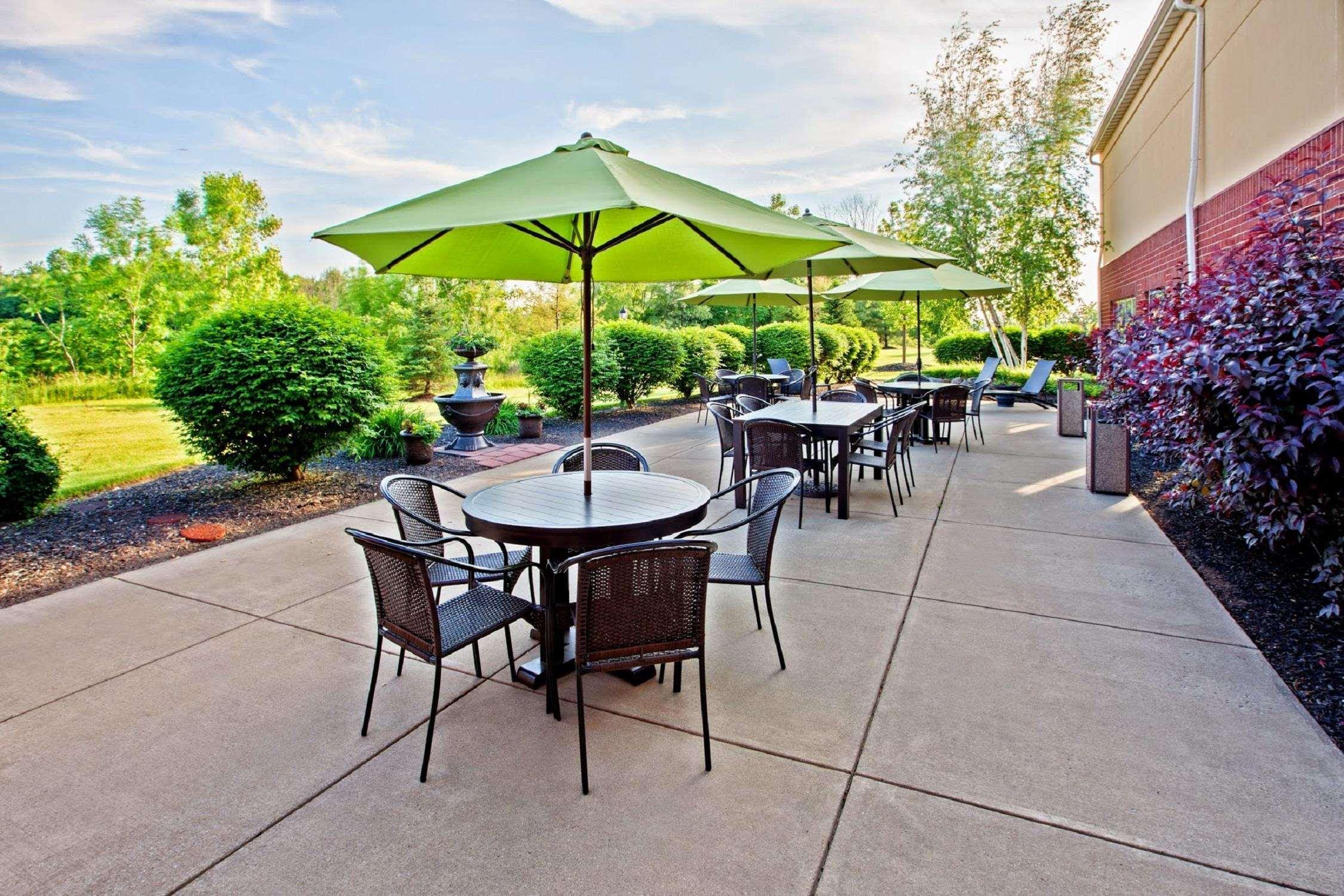 Hampton Inn & Suites Cleveland-Southeast-Стрийтсбъро Екстериор снимка