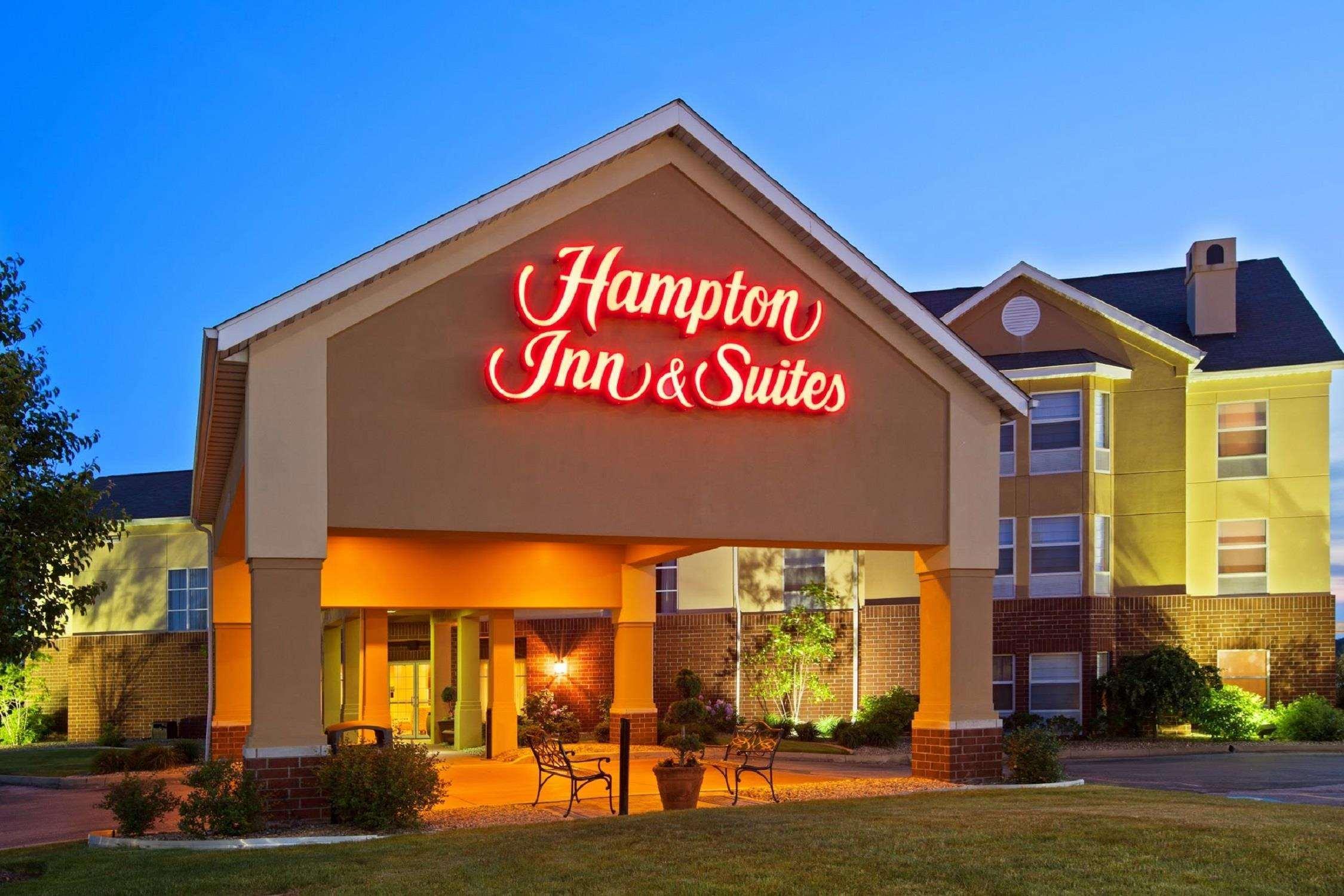 Hampton Inn & Suites Cleveland-Southeast-Стрийтсбъро Екстериор снимка