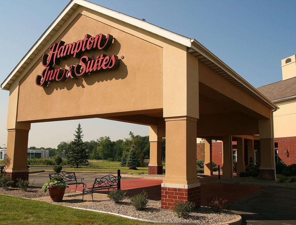 Hampton Inn & Suites Cleveland-Southeast-Стрийтсбъро Екстериор снимка