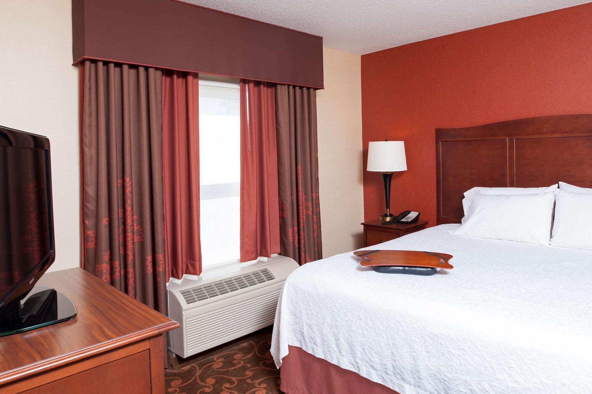 Hampton Inn & Suites Cleveland-Southeast-Стрийтсбъро Екстериор снимка