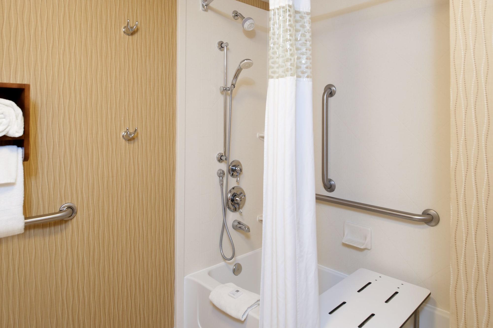 Hampton Inn & Suites Cleveland-Southeast-Стрийтсбъро Екстериор снимка