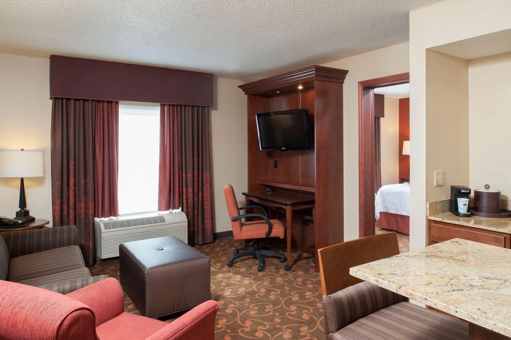 Hampton Inn & Suites Cleveland-Southeast-Стрийтсбъро Екстериор снимка