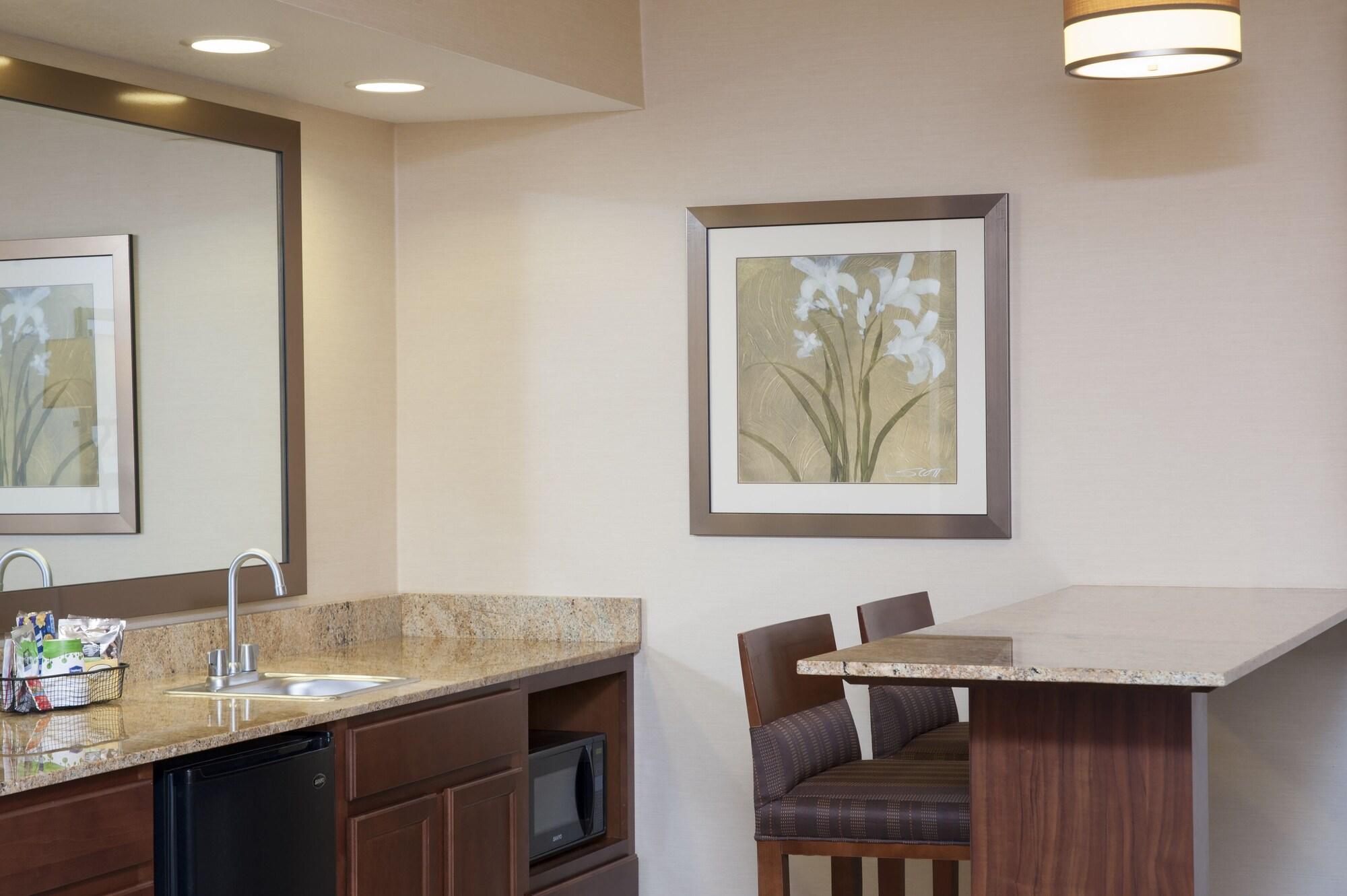 Hampton Inn & Suites Cleveland-Southeast-Стрийтсбъро Екстериор снимка