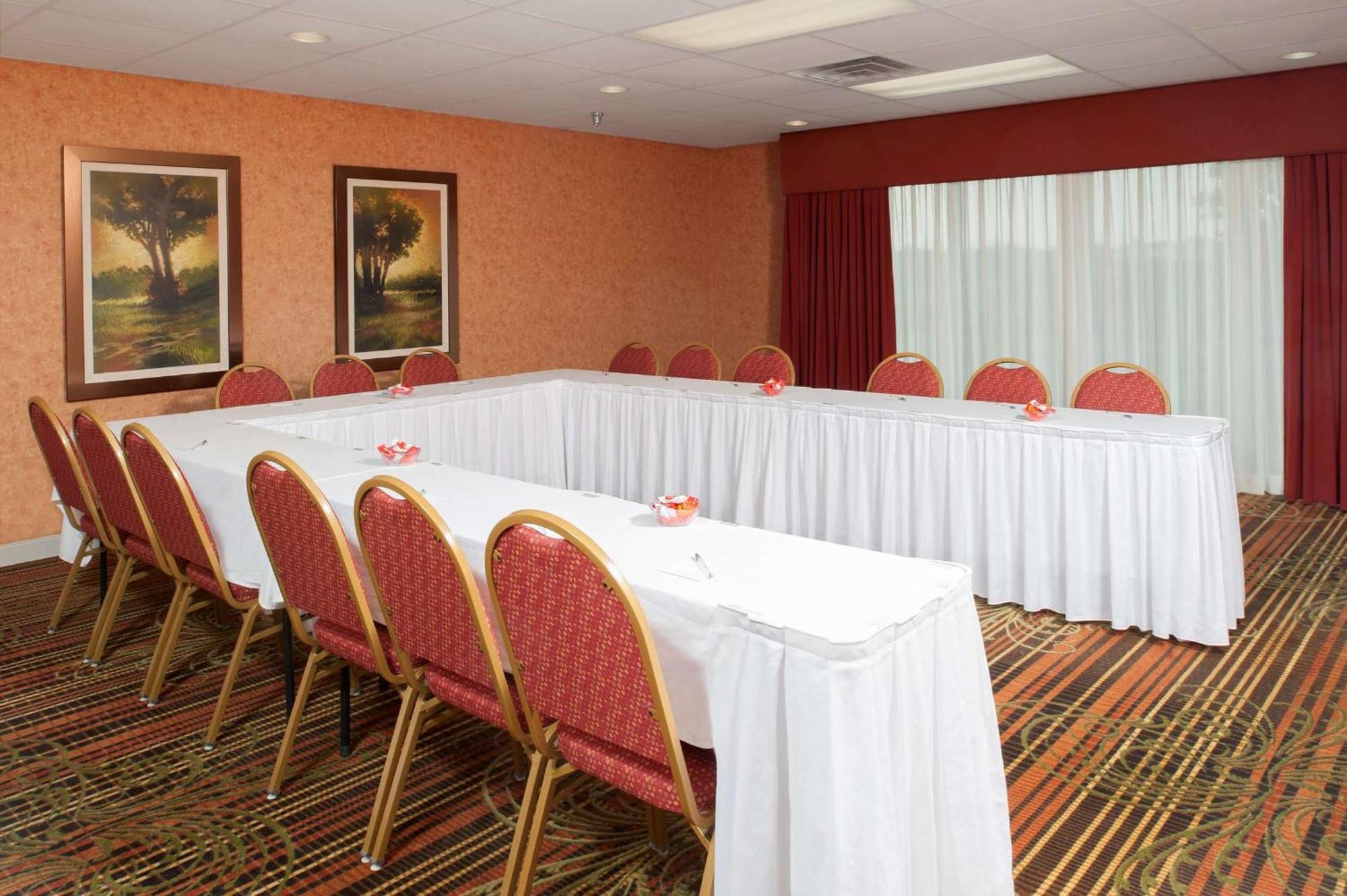 Hampton Inn & Suites Cleveland-Southeast-Стрийтсбъро Екстериор снимка