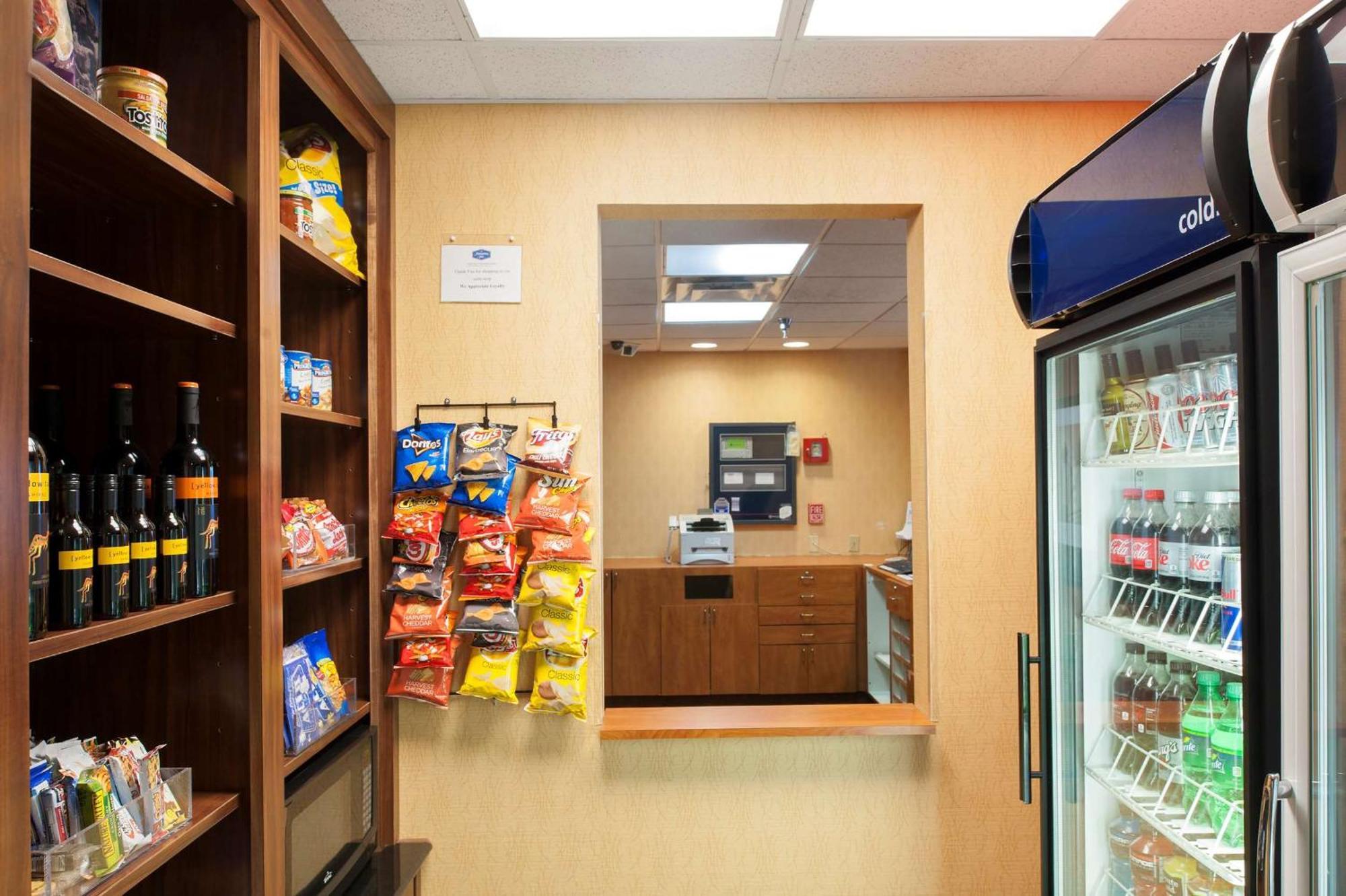 Hampton Inn & Suites Cleveland-Southeast-Стрийтсбъро Екстериор снимка
