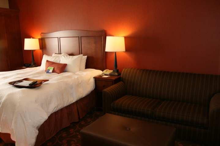 Hampton Inn & Suites Cleveland-Southeast-Стрийтсбъро Стая снимка