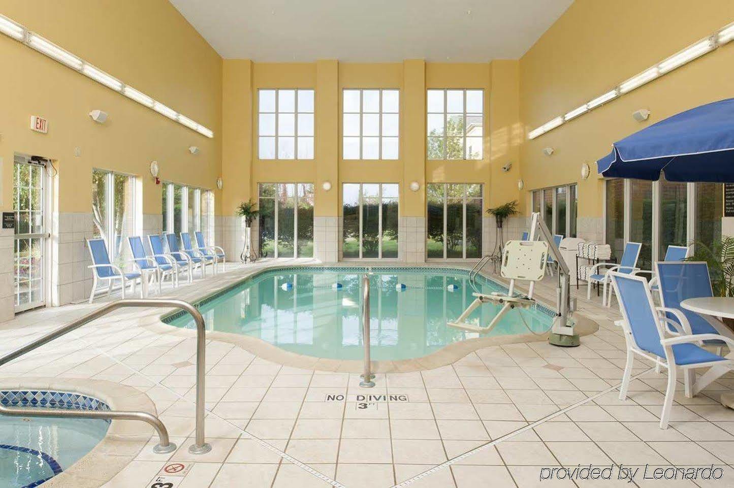 Hampton Inn & Suites Cleveland-Southeast-Стрийтсбъро Екстериор снимка