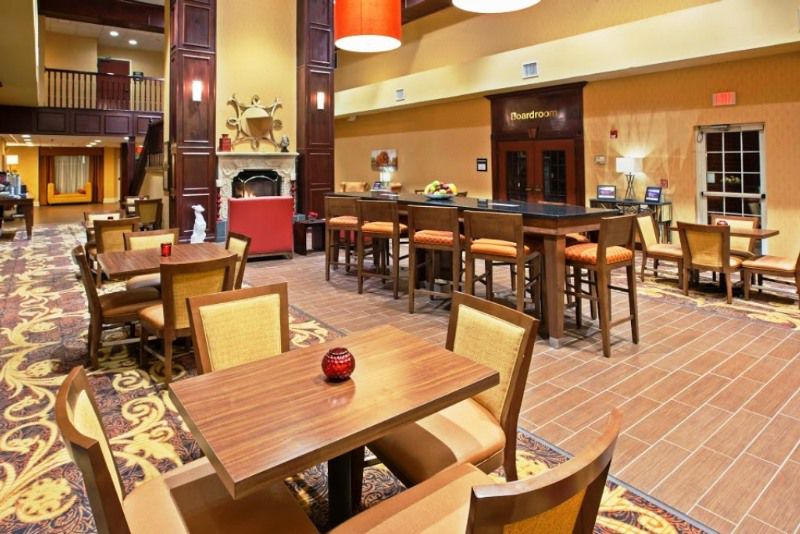 Hampton Inn & Suites Cleveland-Southeast-Стрийтсбъро Екстериор снимка
